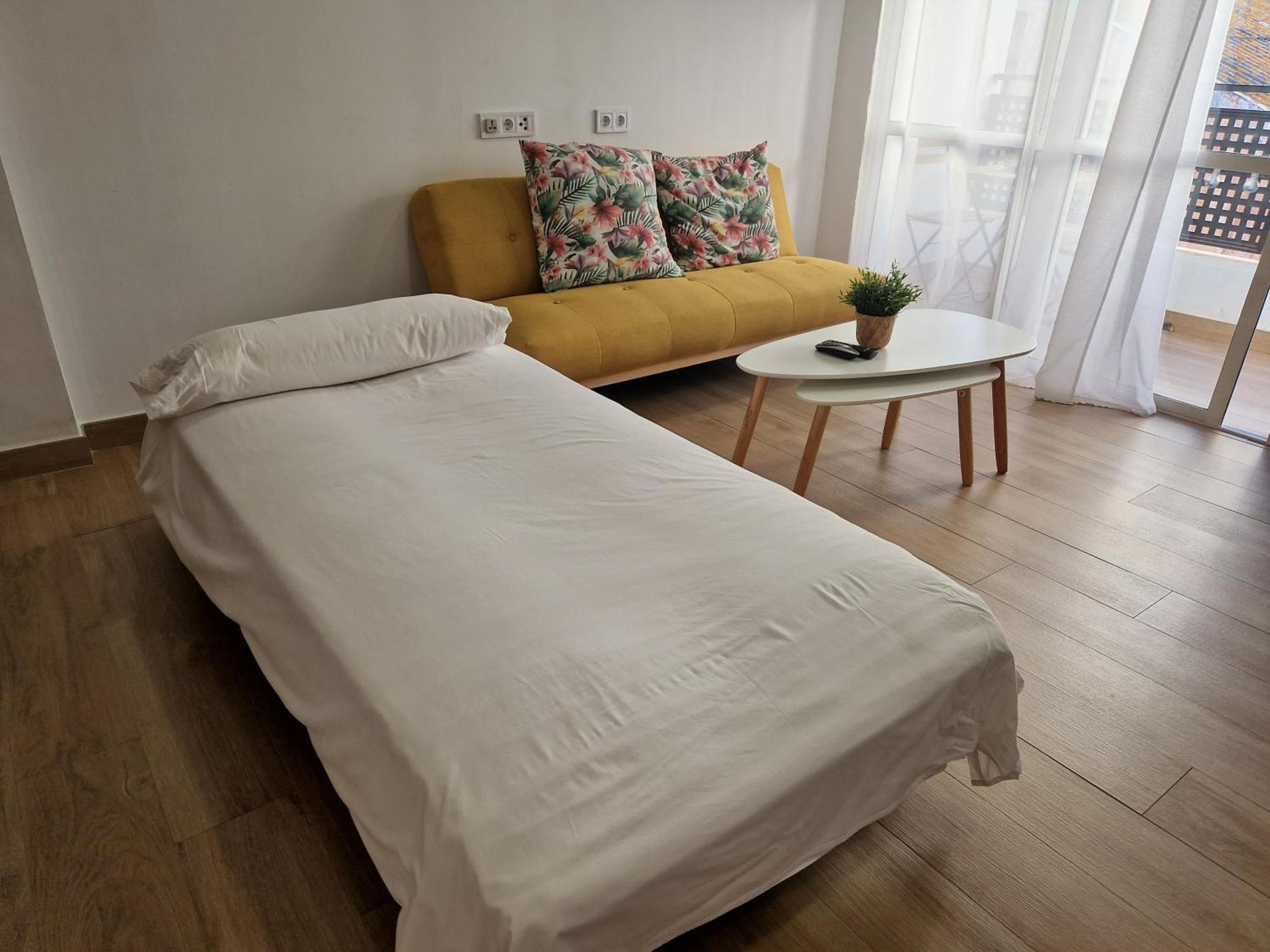 Pavone Apartments Малага Экстерьер фото